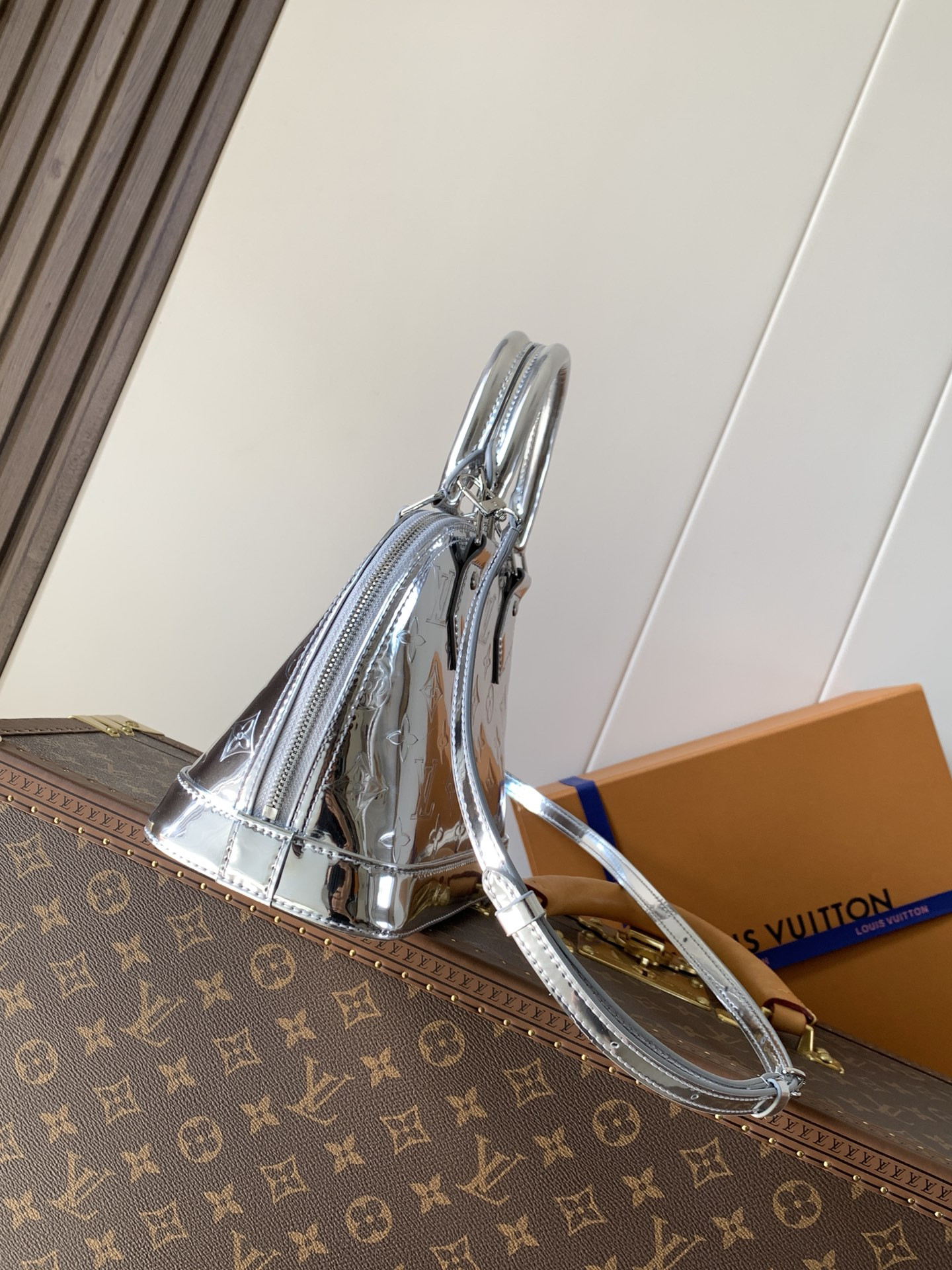 LV Alma BB M26335 23.5x17.5x11.5cm