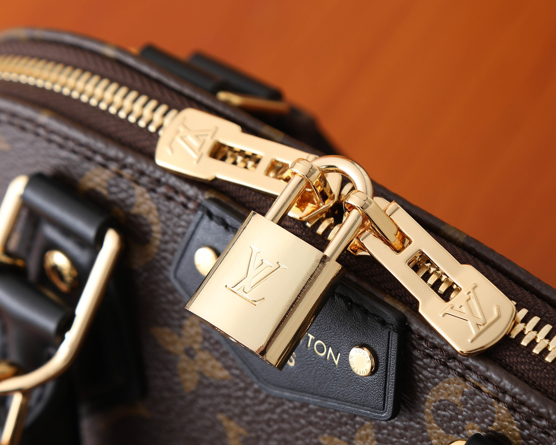LV ALMA TRUNK BB Handbag M26084 19x11x22cm