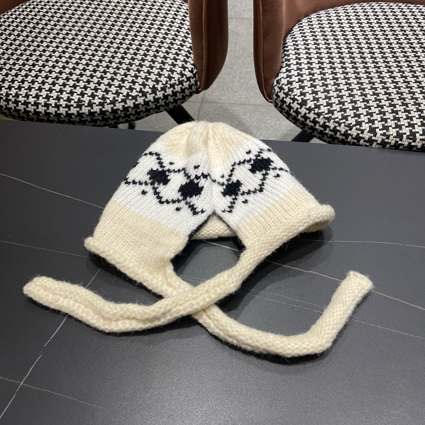 Ce1i*e knit trapper hat