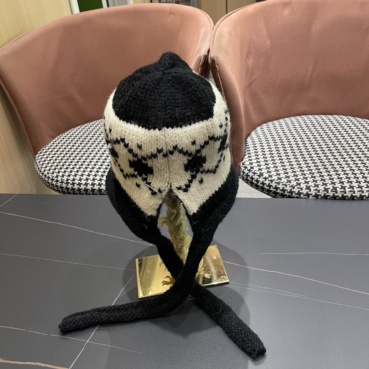 Ce1i*e knit trapper hat