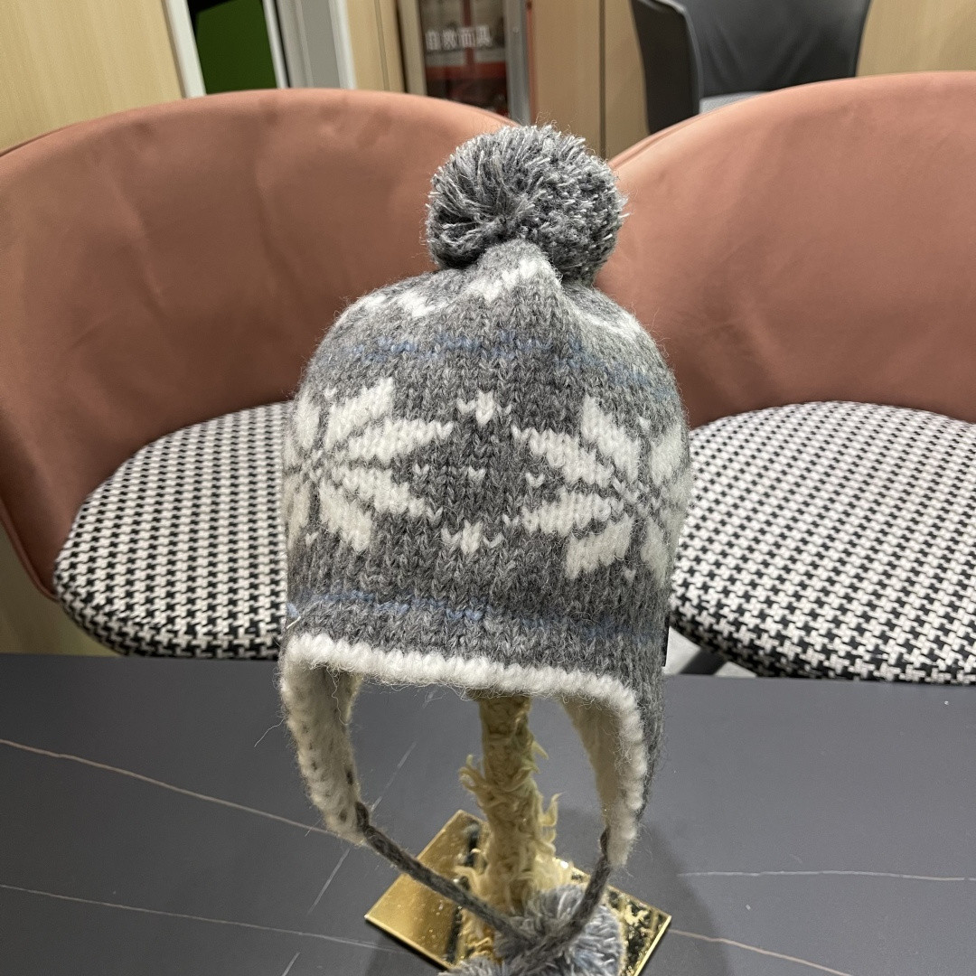 F**di knit trapper hat