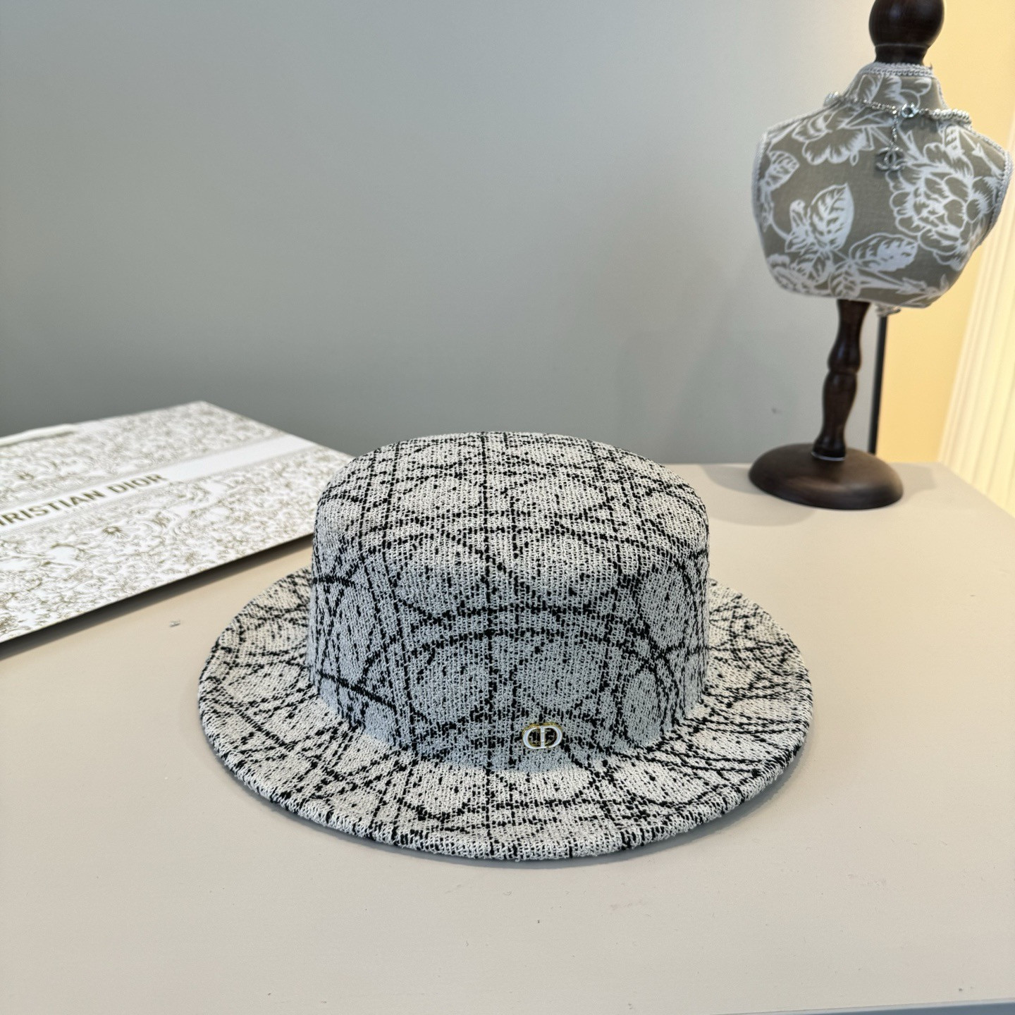 D10r small brim bucket hat 57cm head circumference
