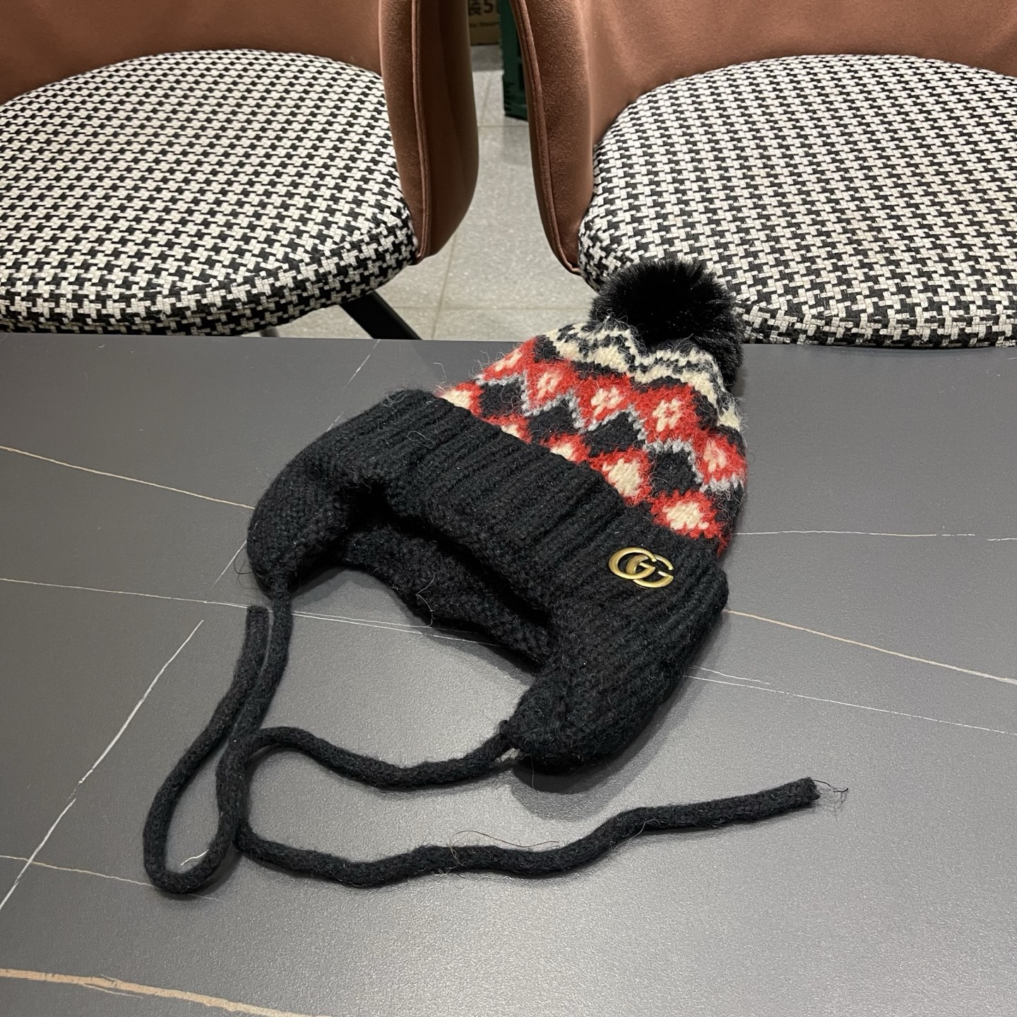 Gvc*1 knit trapper hat