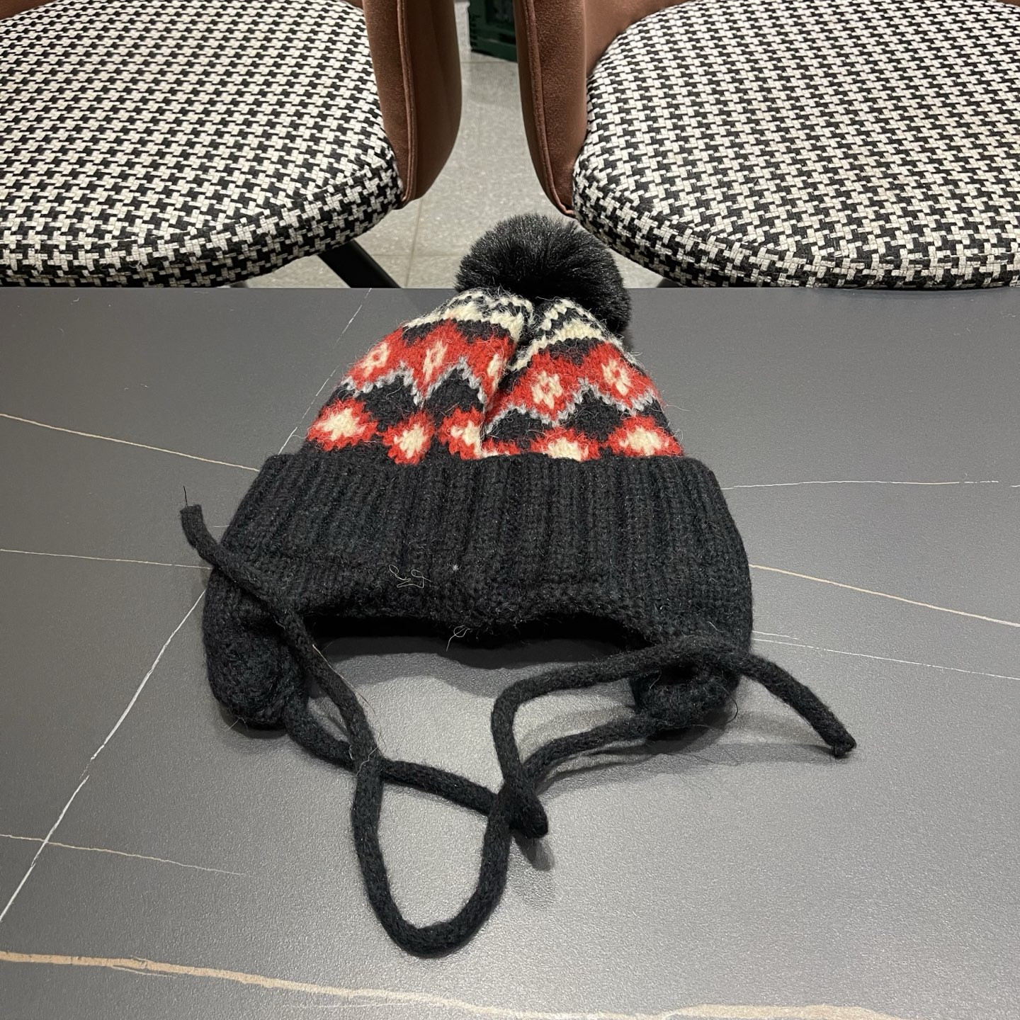 Gvc*1 knit trapper hat