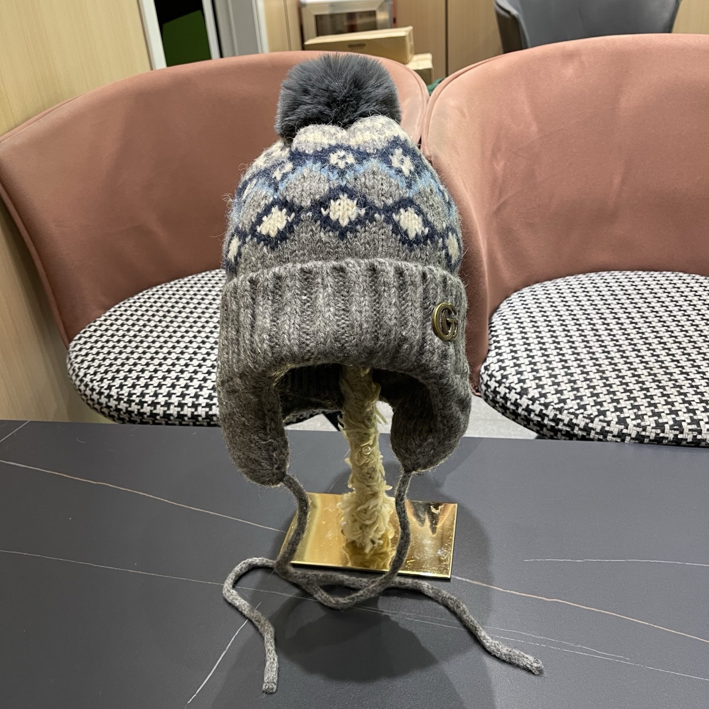 Gvc*1 knit trapper hat