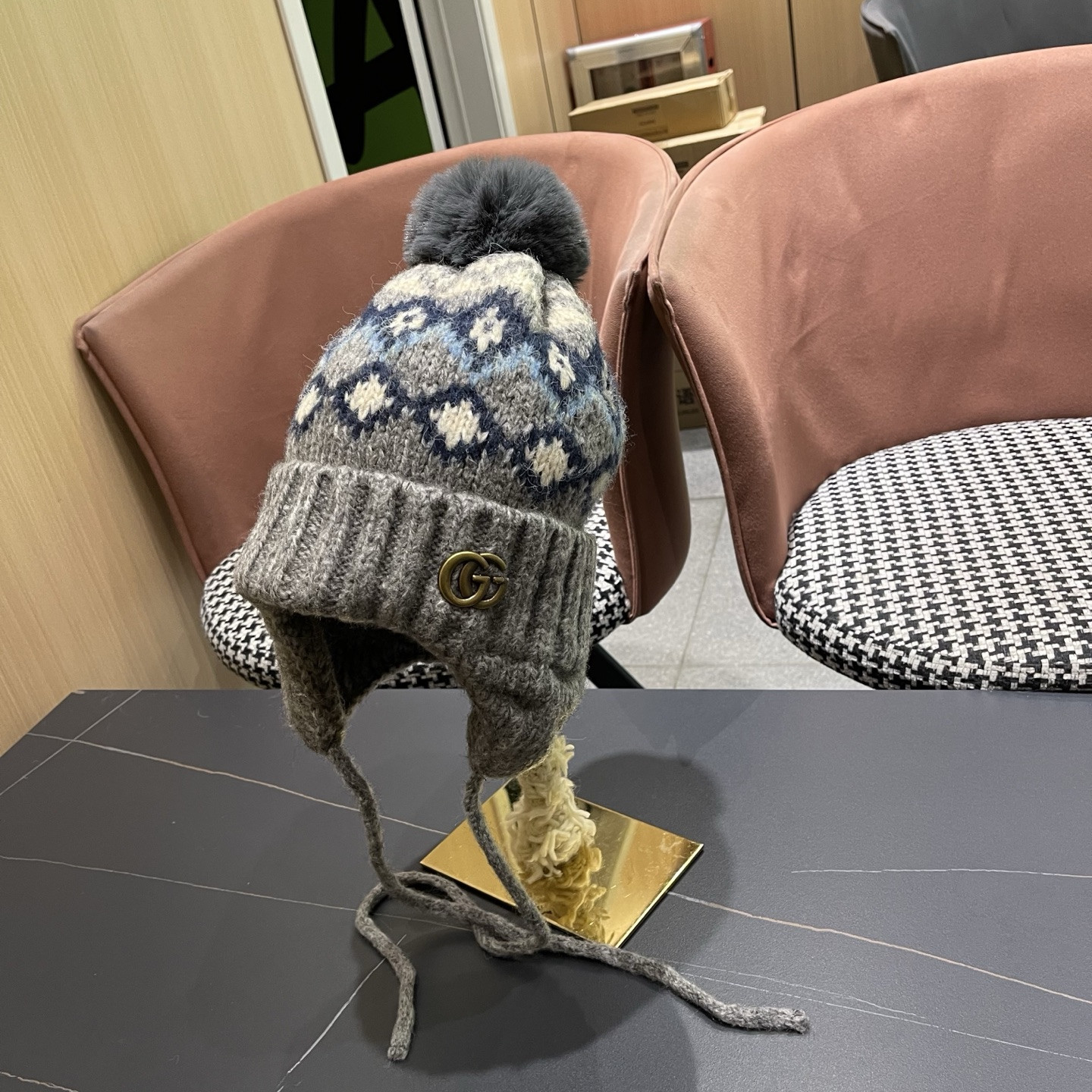 Gvc*1 knit trapper hat