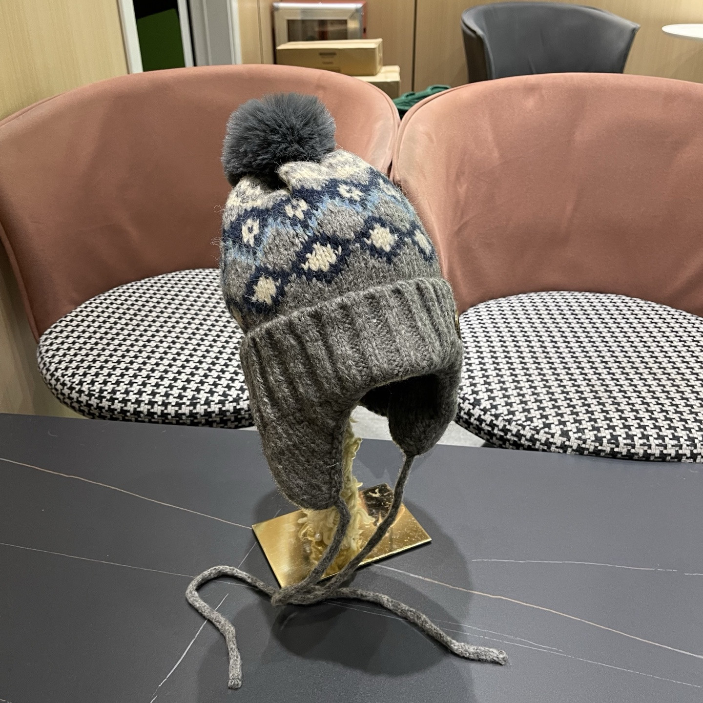 Gvc*1 knit trapper hat