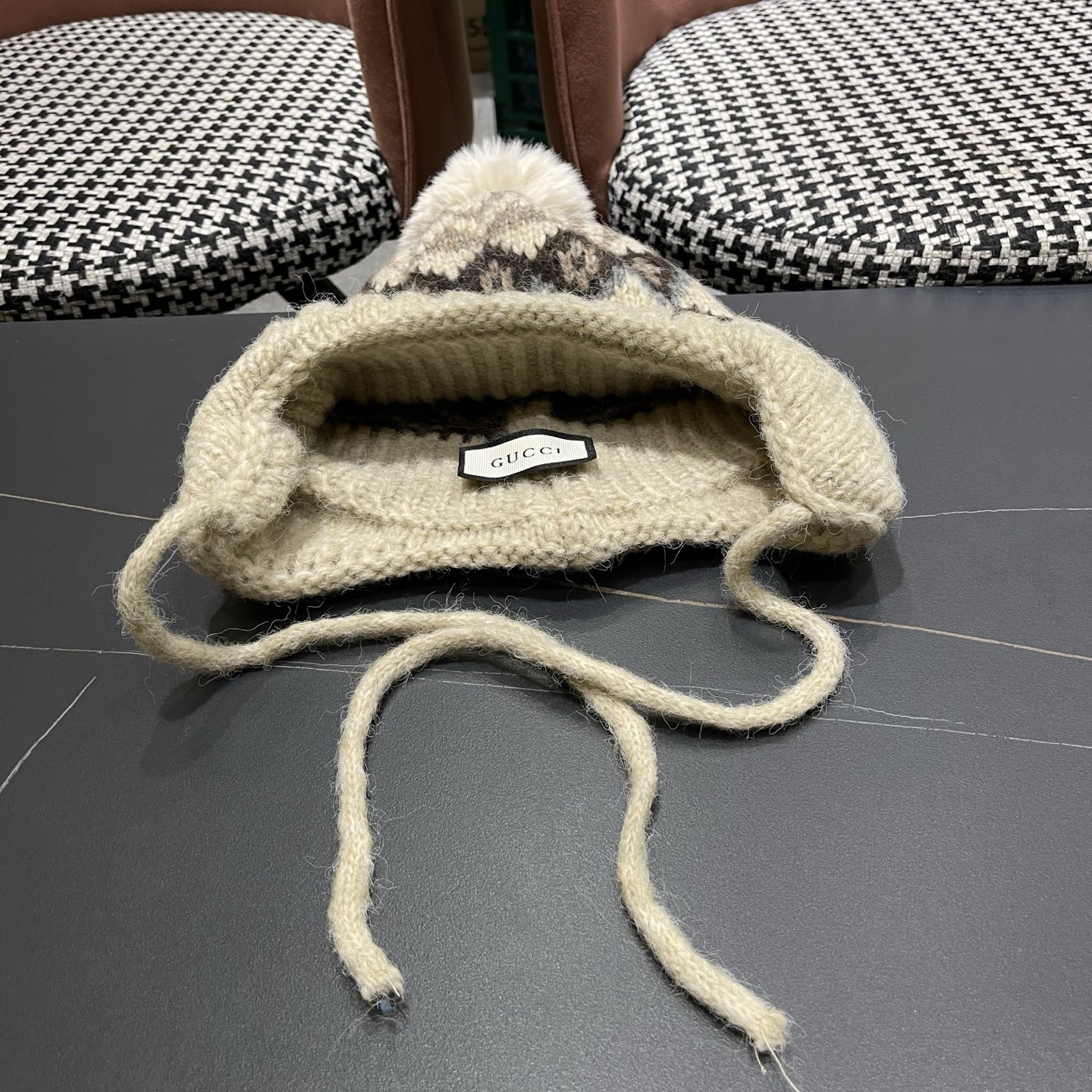 Gvc*1 knit trapper hat