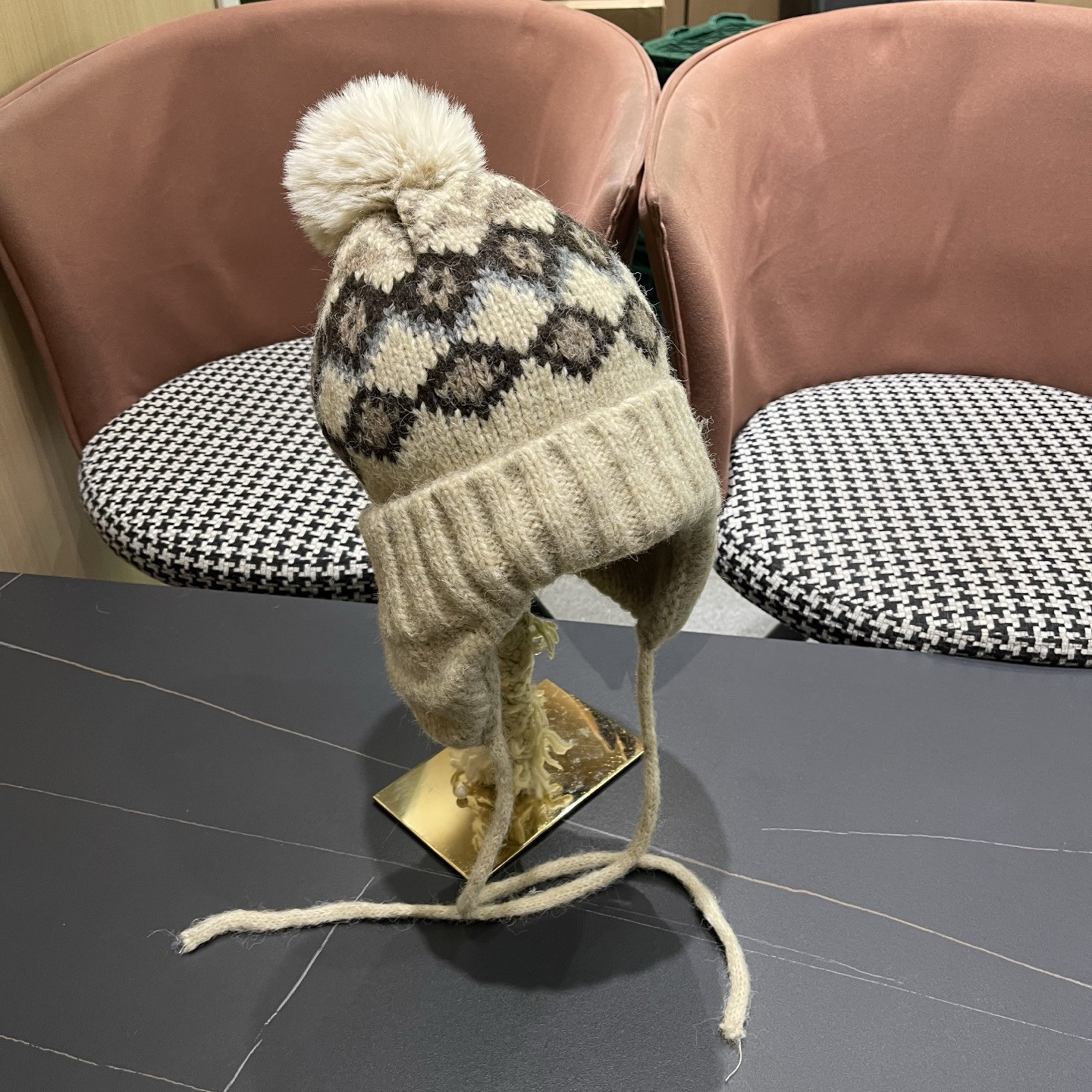 Gvc*1 knit trapper hat