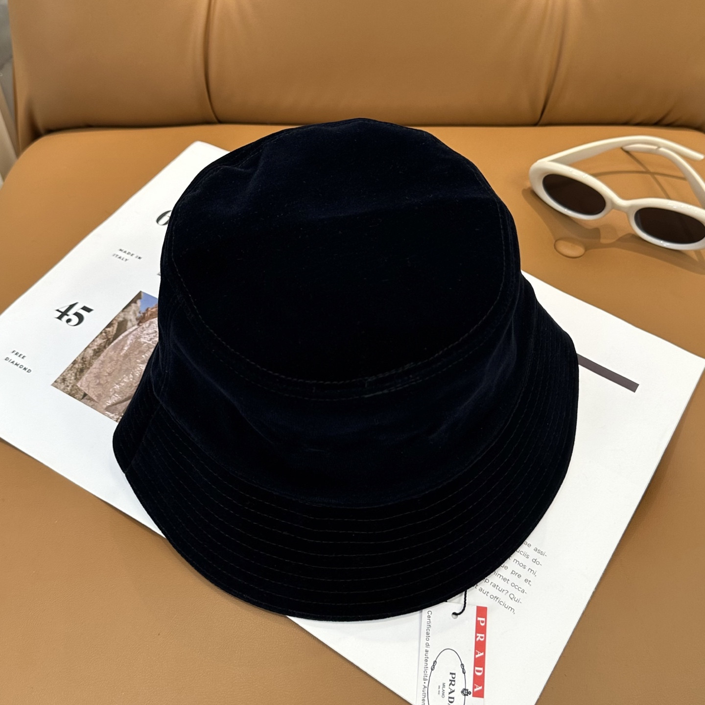 Pra*a bucket hat