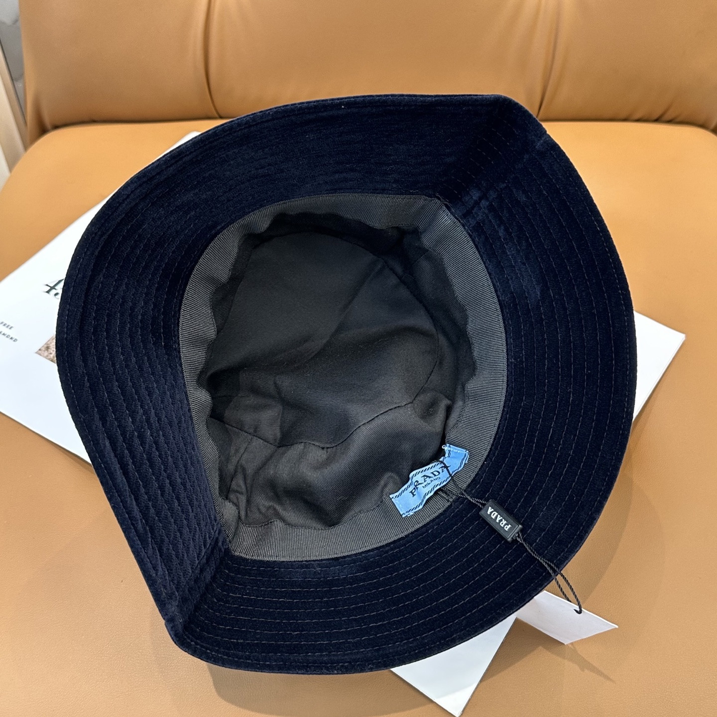 Pra*a bucket hat