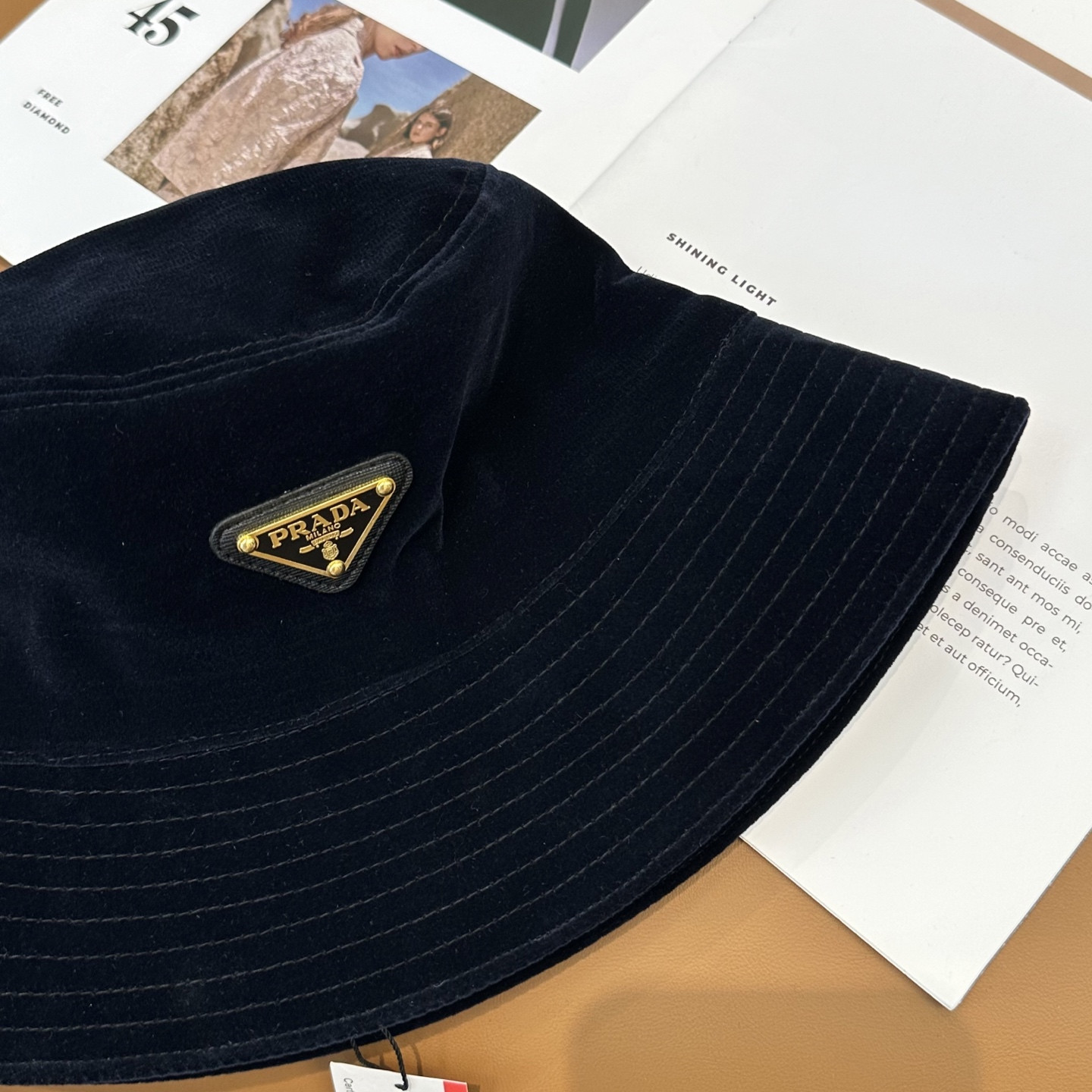 Pra*a bucket hat