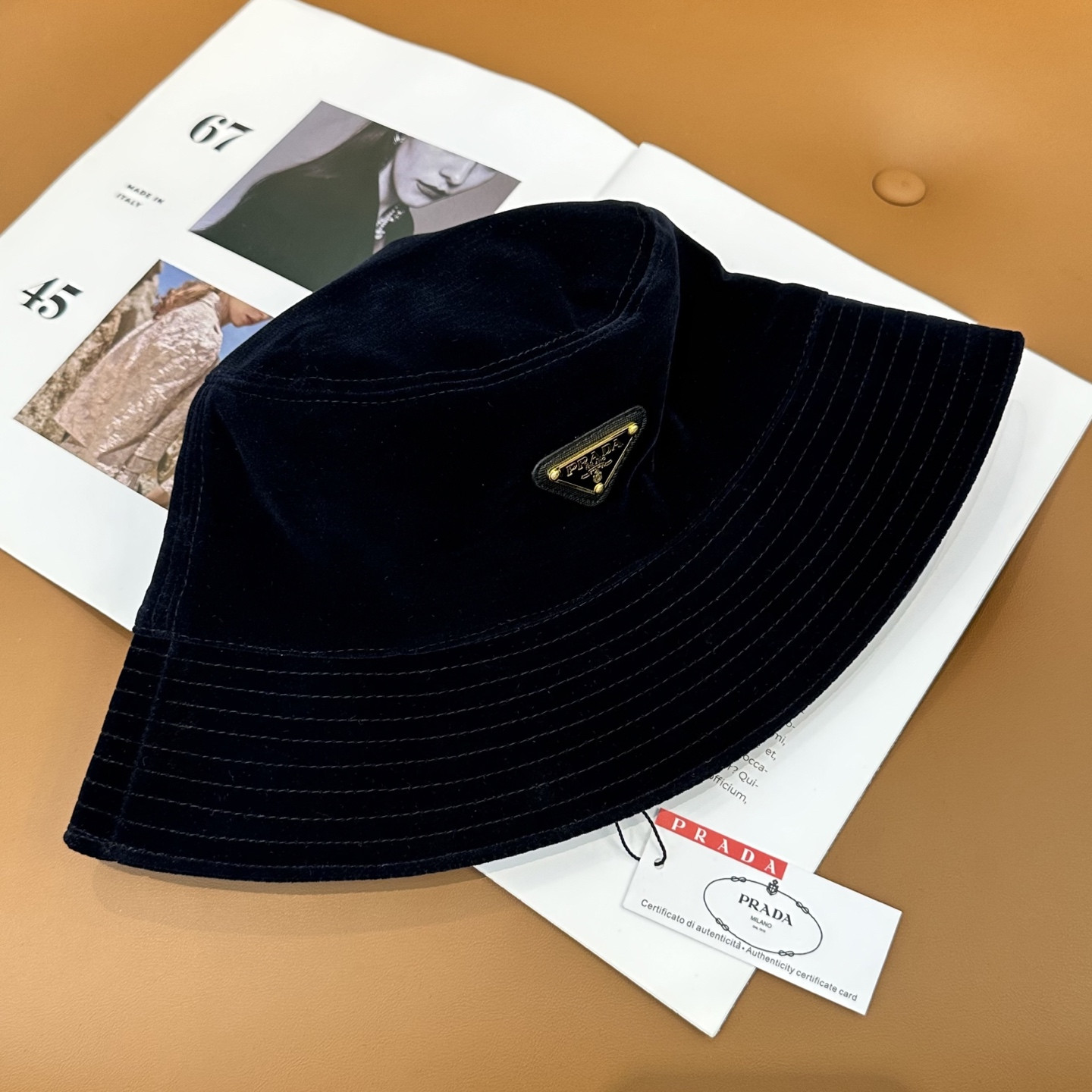 Pra*a bucket hat