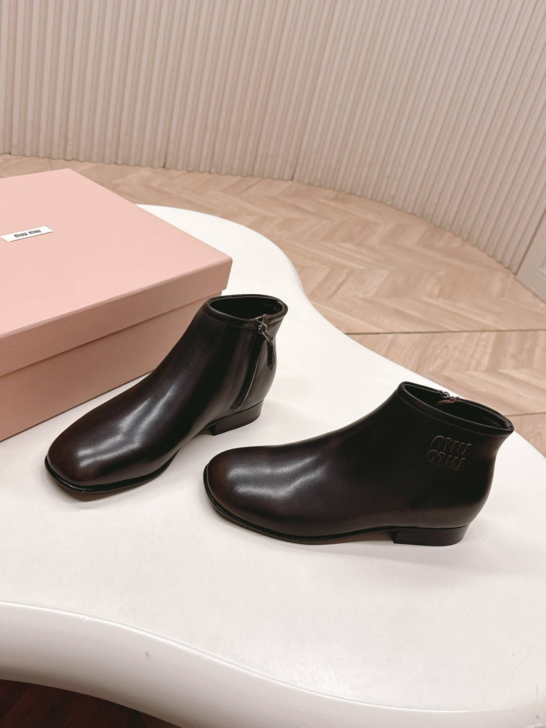 ua M1v M1v fumé leather booties