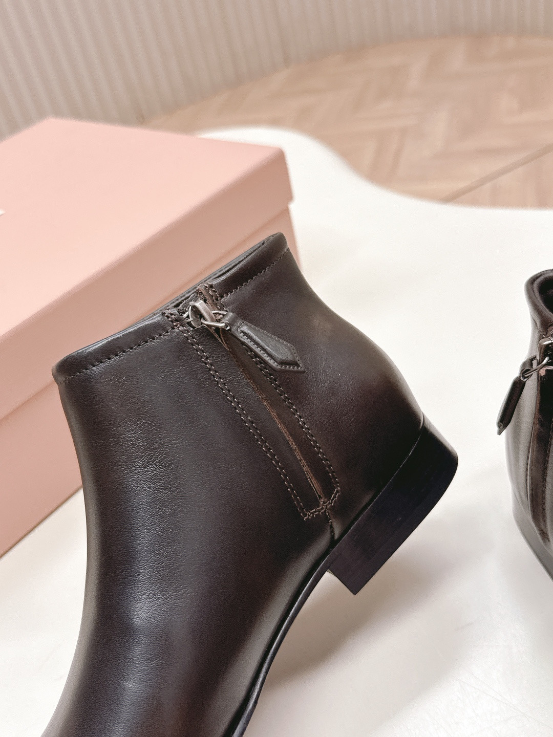 ua M1v M1v fumé leather booties