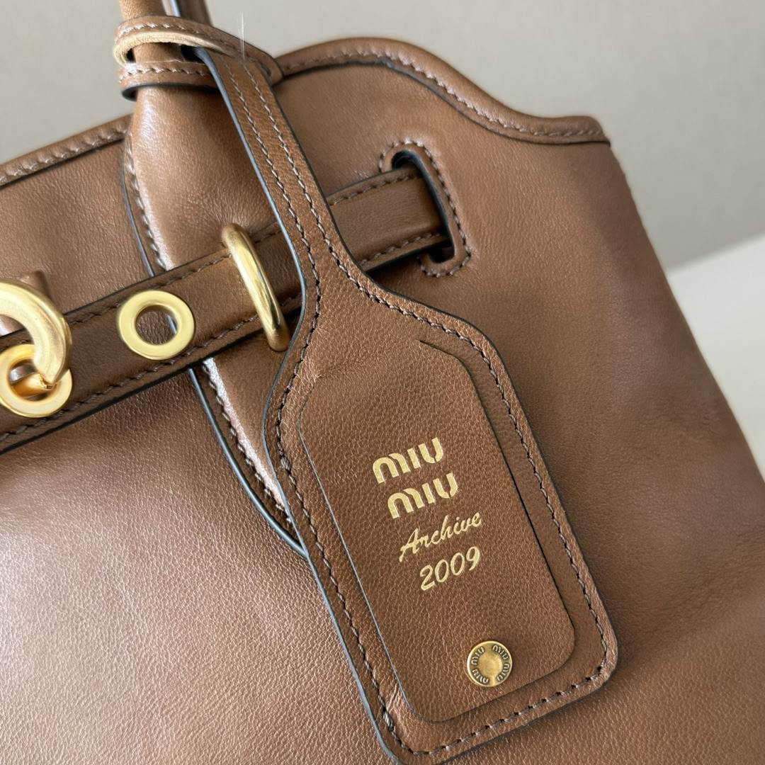 M1v M1v aventure nappa leather handbag 22x30x10cm
