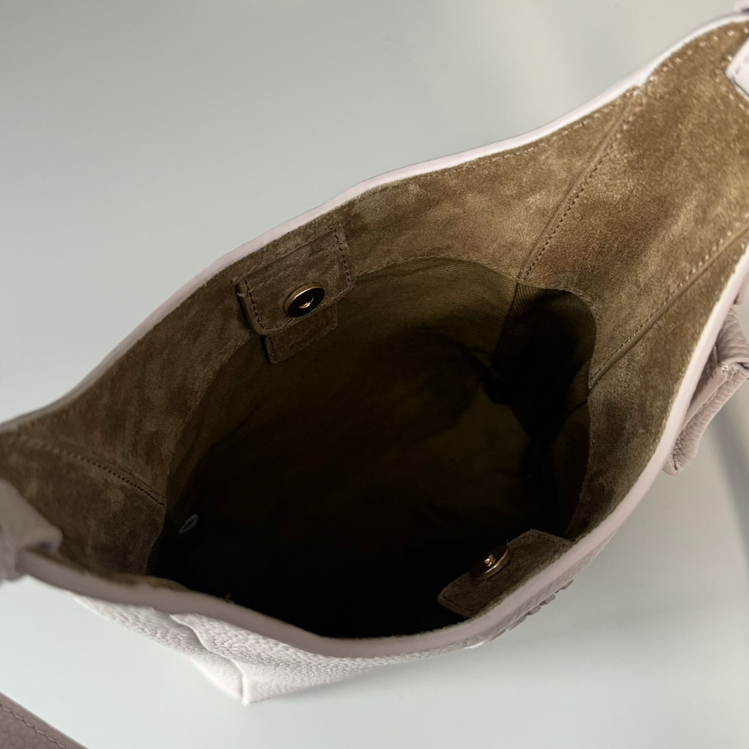 M1v M1v leather bucket bag 18x16x7cm