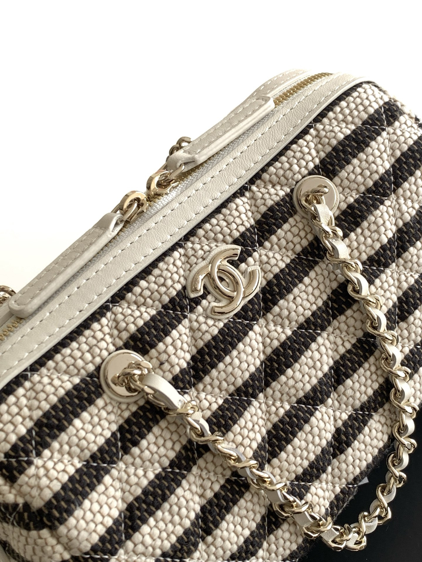 Ch**el clutch with chain 11.5x18.5x11cm