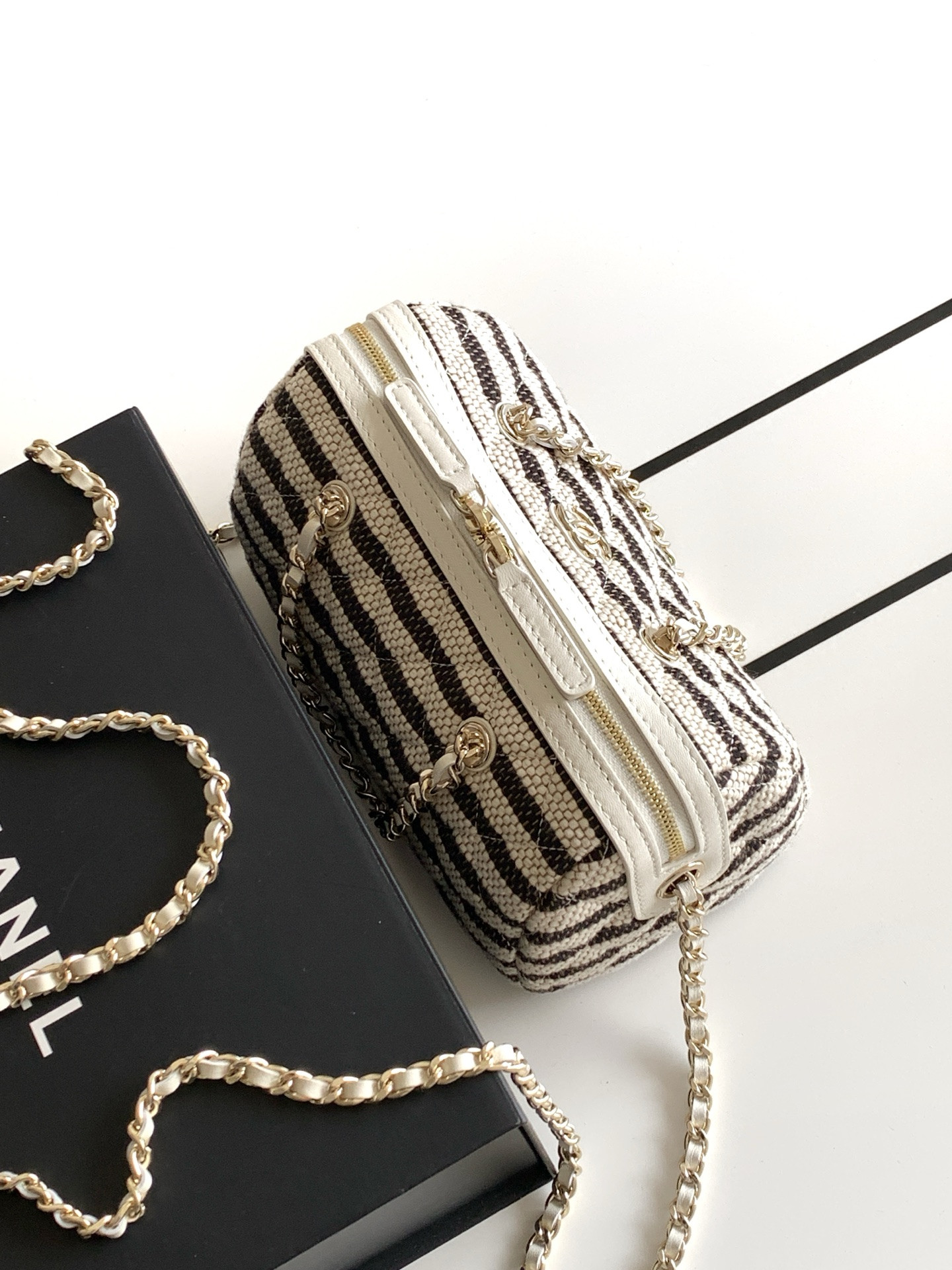 Ch**el clutch with chain 11.5x18.5x11cm