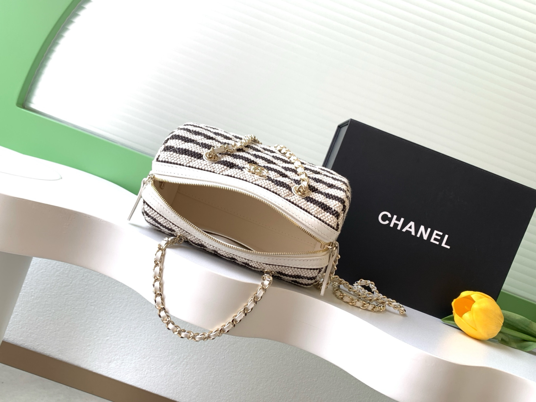Ch**el clutch with chain 11.5x18.5x11cm