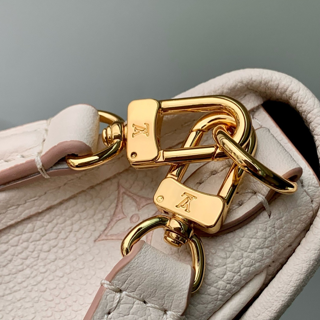 LV Nano Diane M13642 19x10.5x6cm