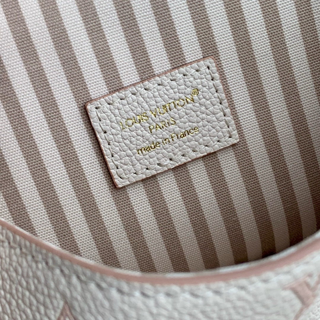 LV Nano Diane M13642 19x10.5x6cm