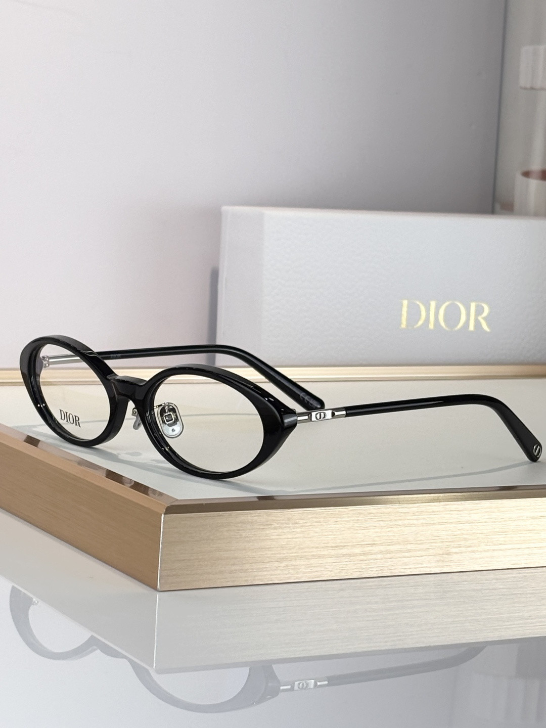 D10r glasses minicd r8f 52-17-145