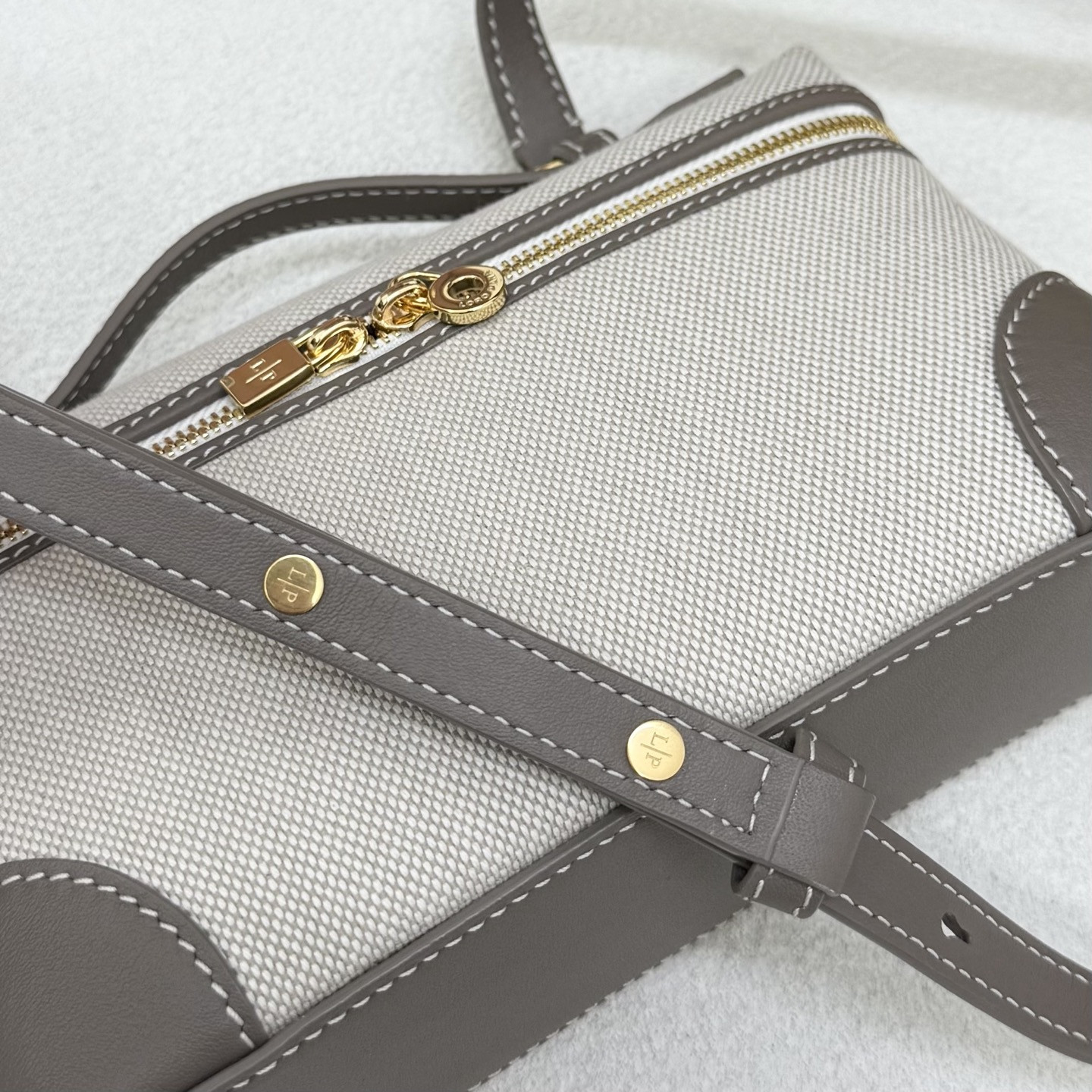 L0r0 P1ana extra pocket l19 11 x 19 x 6.5 cm