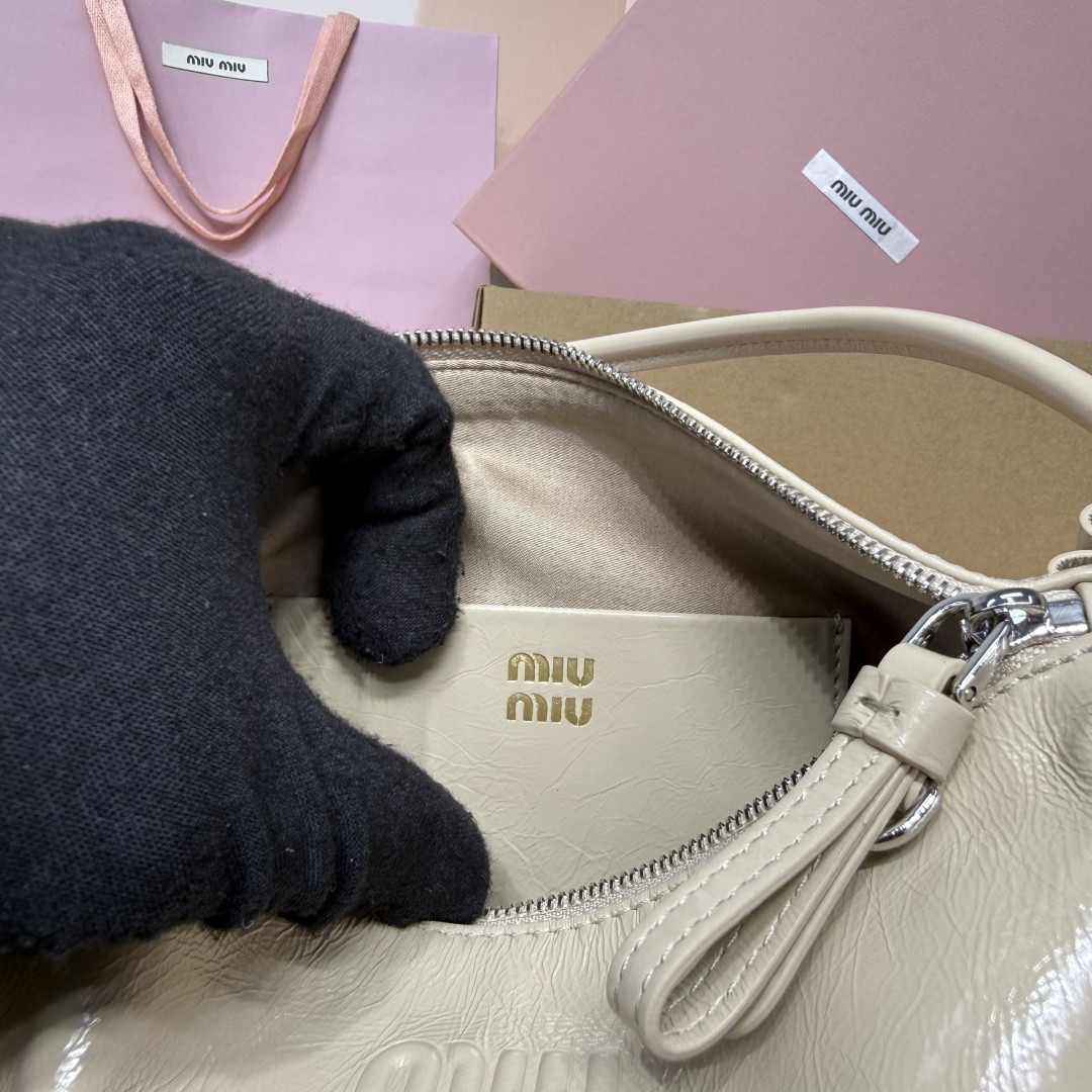 M1v M1v shiny leather pouch 12.5x21x9.5cm