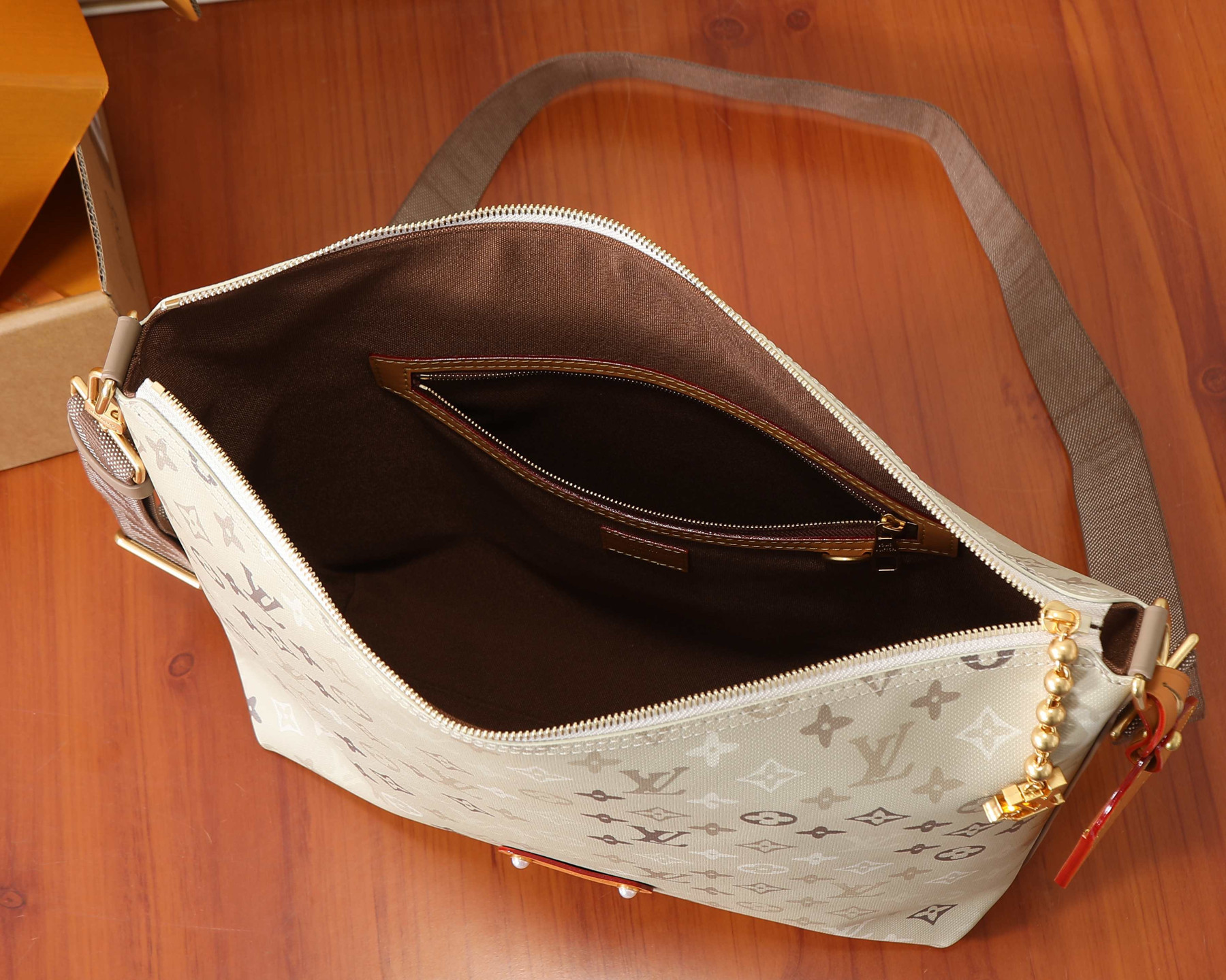 LV Vagabond Hobo M26931 41x32x11cm