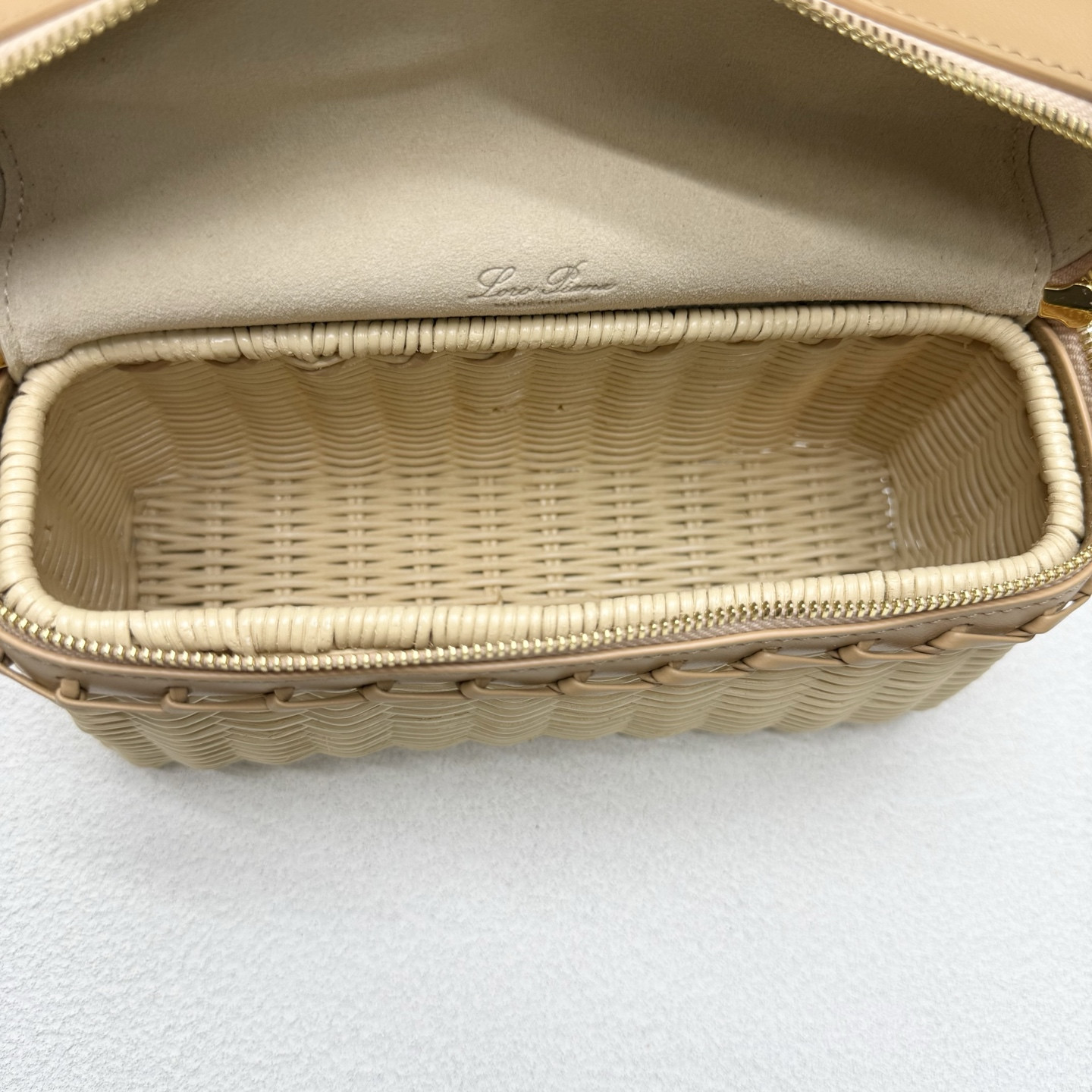 L0r0 P1ana extra pocket l19 wicker bag 19 x 11.5 x 7cm