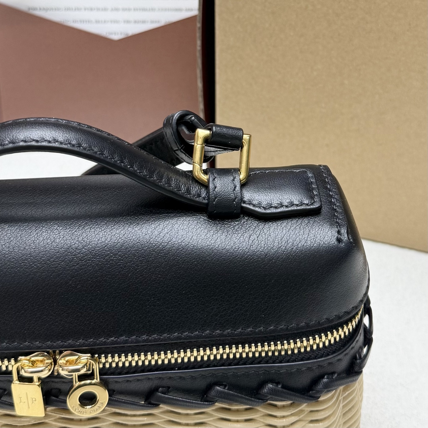 L0r0 P1ana extra pocket l19 wicker bag 19 x 11.5 x 7cm