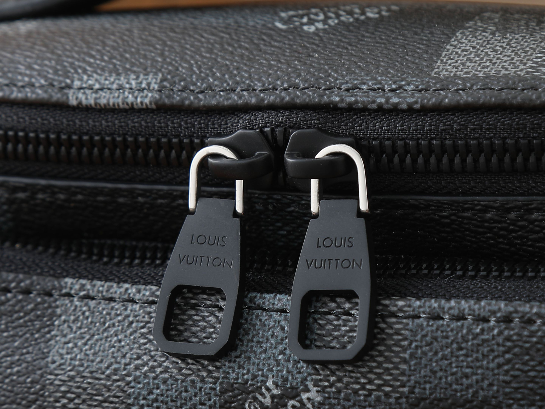 LV Rush Bumbag M14920 30x15x8cm