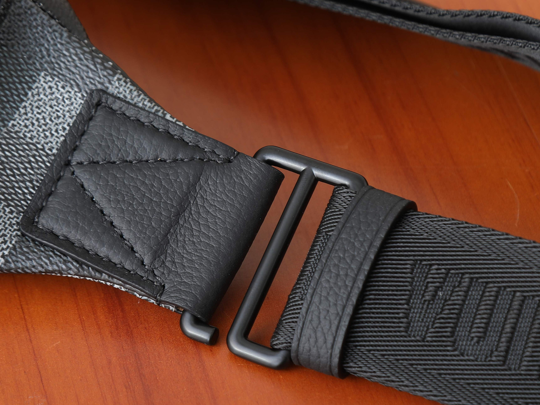 LV Rush Bumbag M14920 30x15x8cm