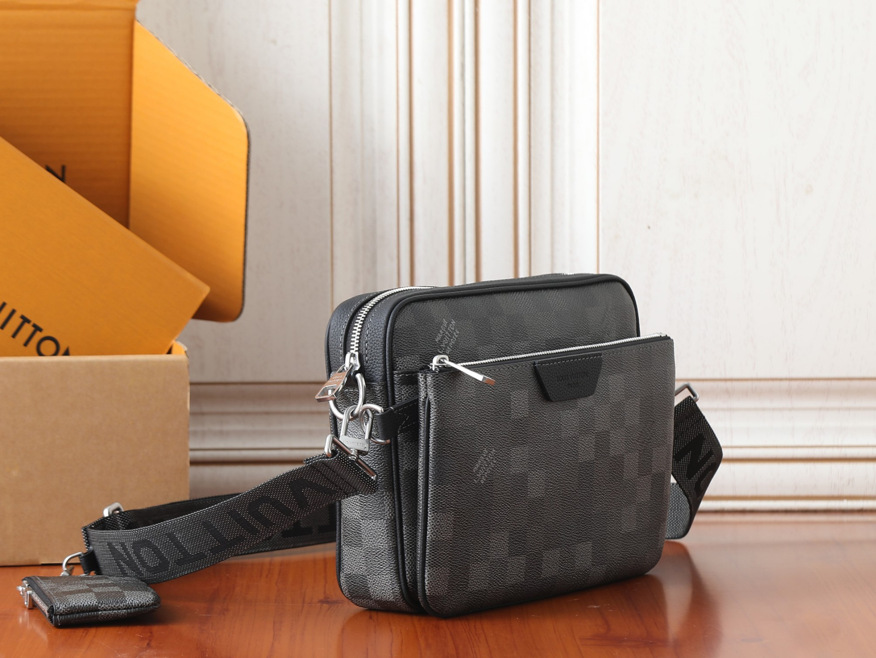 LV Trio Messenger Bag M28602 25x18.5x7cm