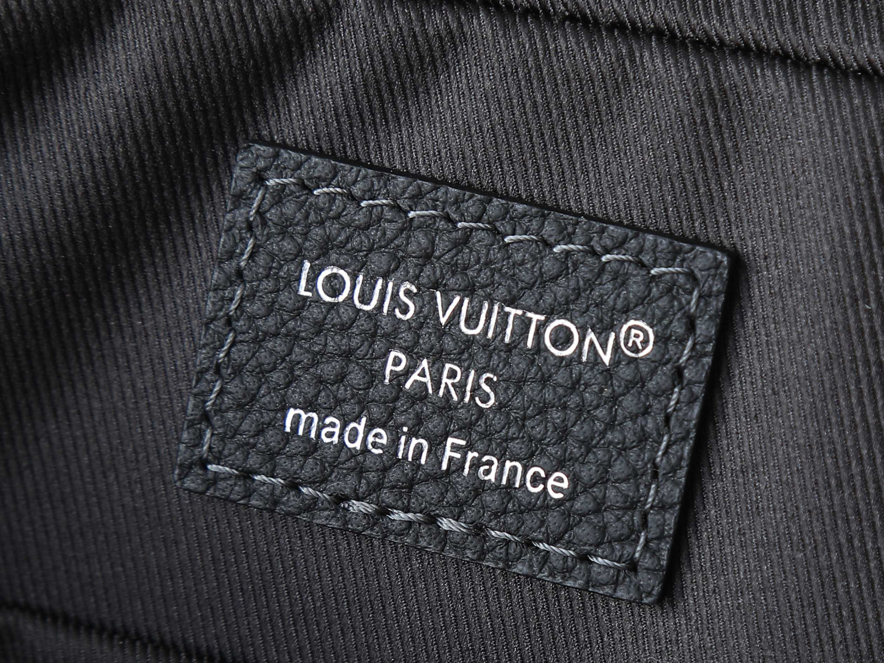 LV Trio Messenger Bag M28602 25x18.5x7cm