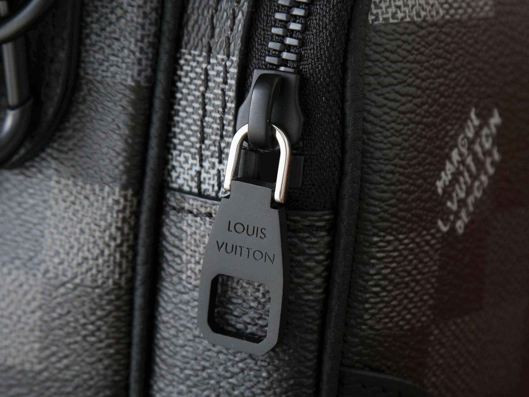 LV Nile Messenger M14988 25x17.5x11cm