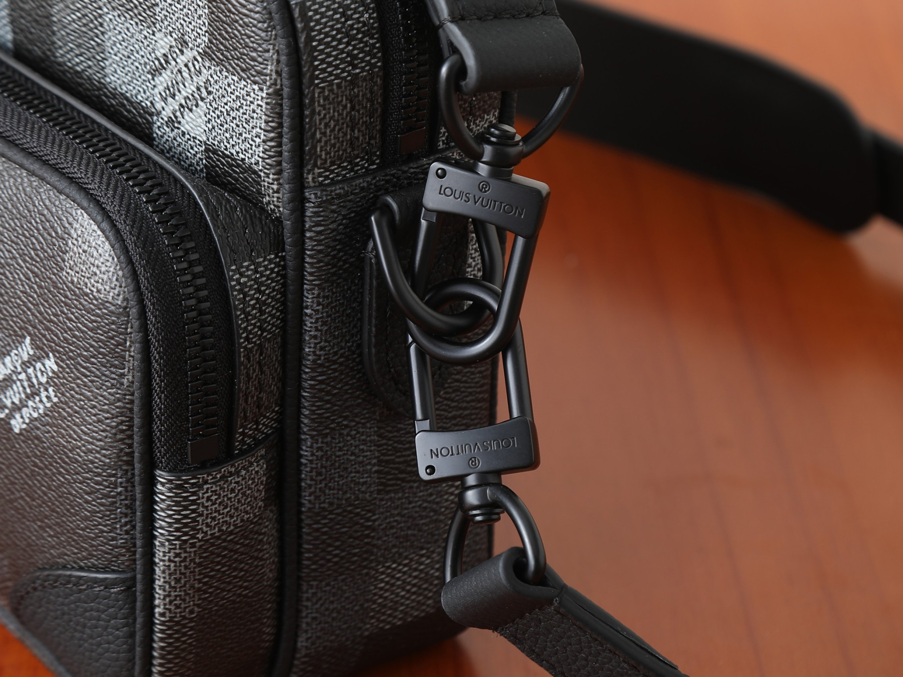 LV Nile Messenger M14988 25x17.5x11cm