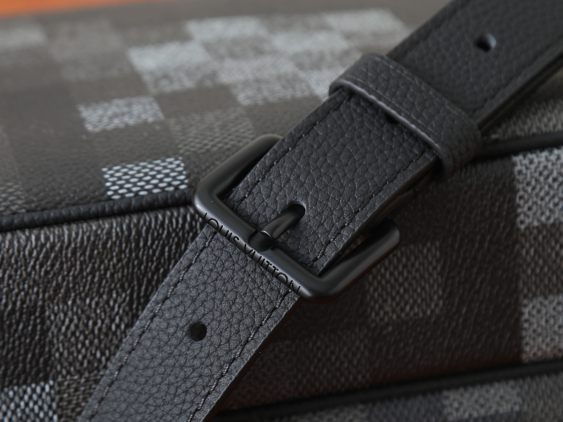 LV Nile Messenger M14988 25x17.5x11cm