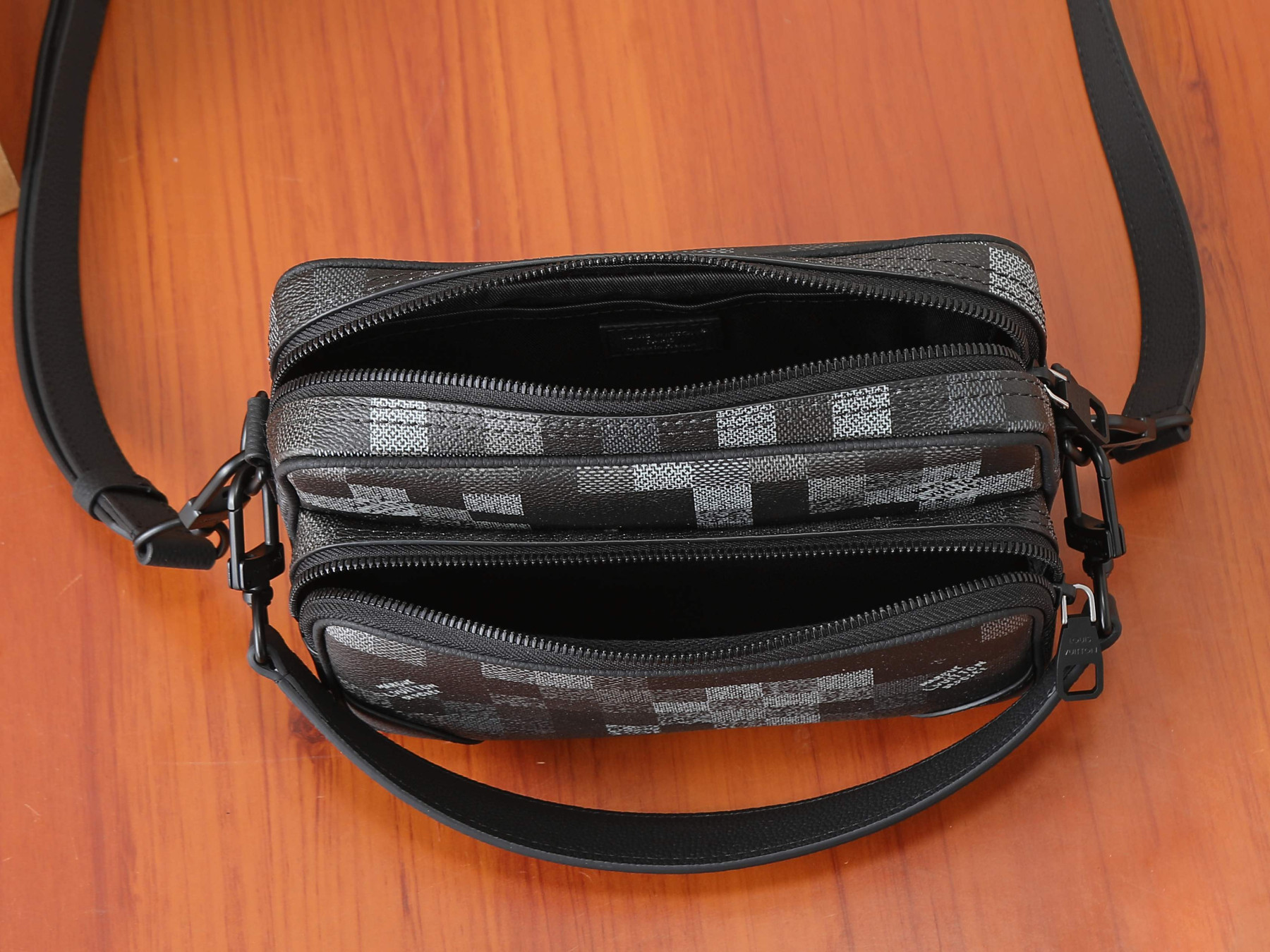 LV Nile Messenger M14988 25x17.5x11cm