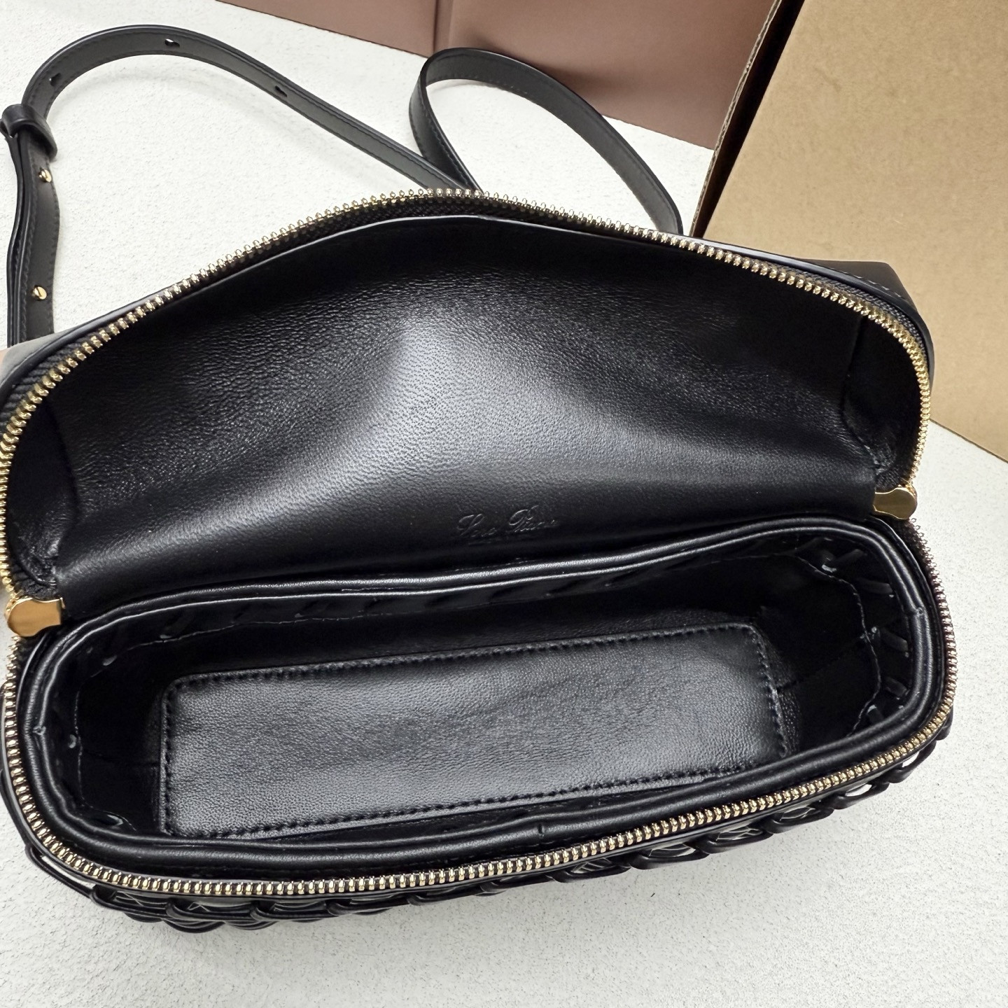 L0r0 P1ana extra pocket l19 19 x 11.5 x 7cm