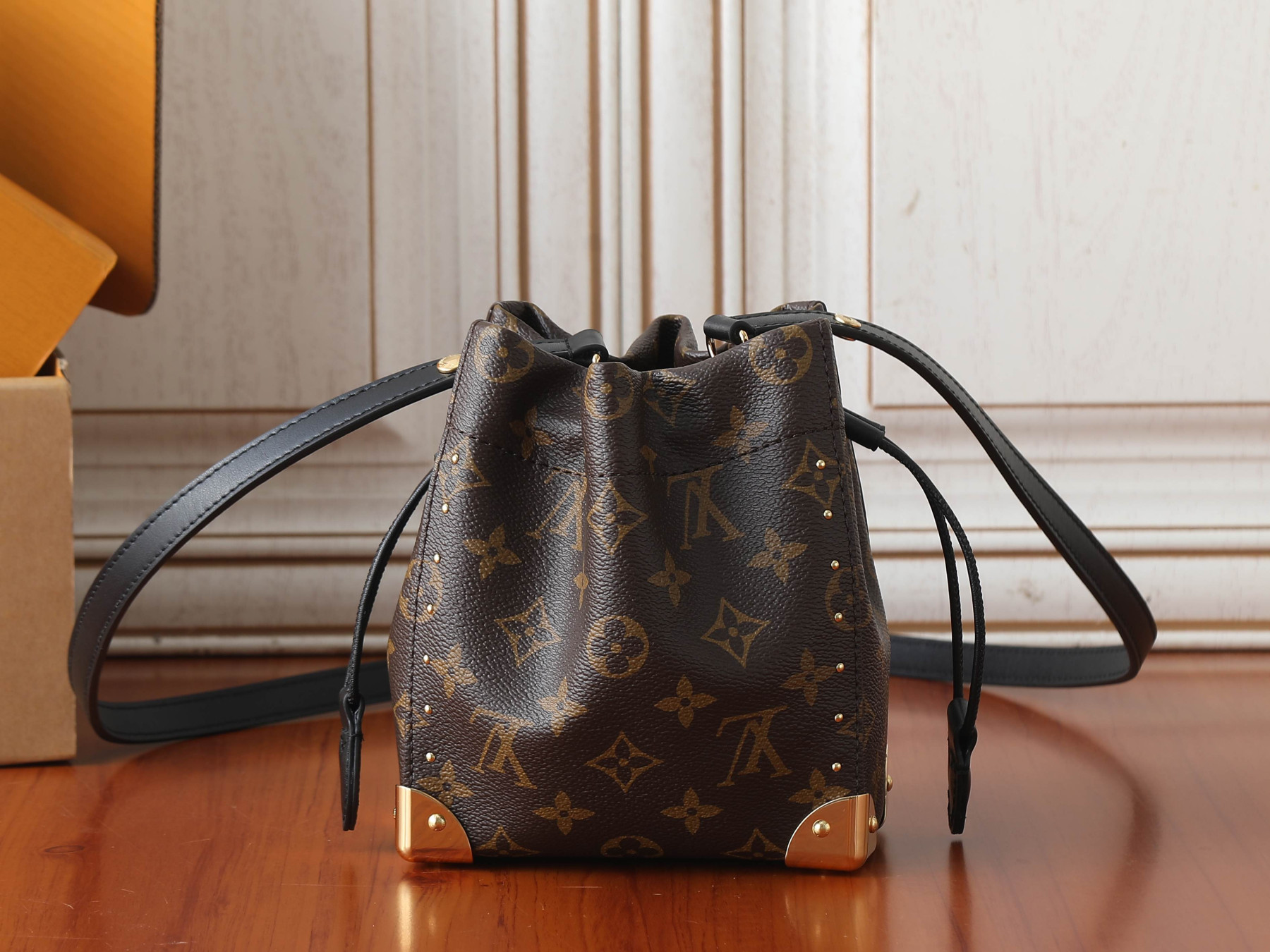 LV Nano Noé Hard Case M29323 15x17x8cm